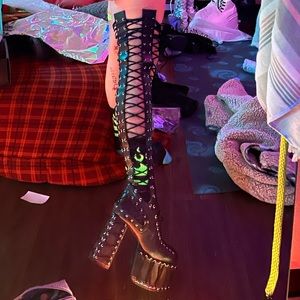 Dollz Kill thigh high lacers